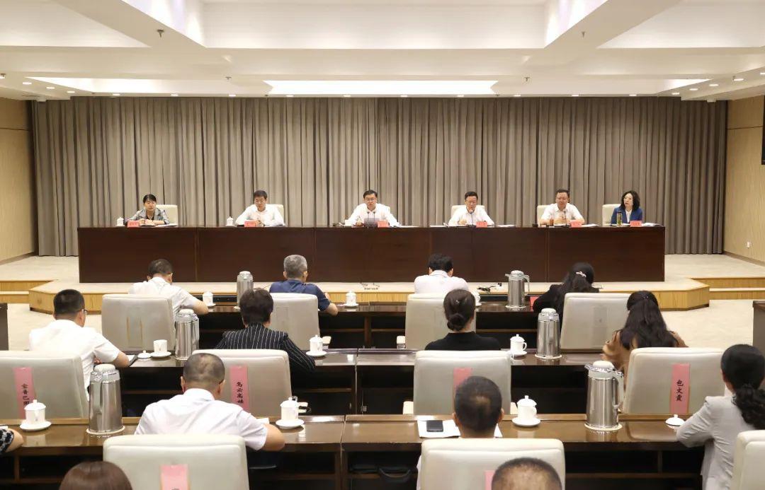 锡盟召开全面推行使用国家统编教材会议 张佰成讲话 罗青主持