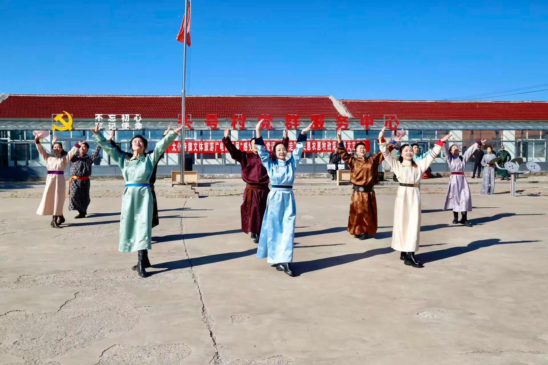 “感党恩、听党话、跟党走”群众教育｜太仆寺旗以“文艺+宣讲”形式推动惠民政策直达民心
