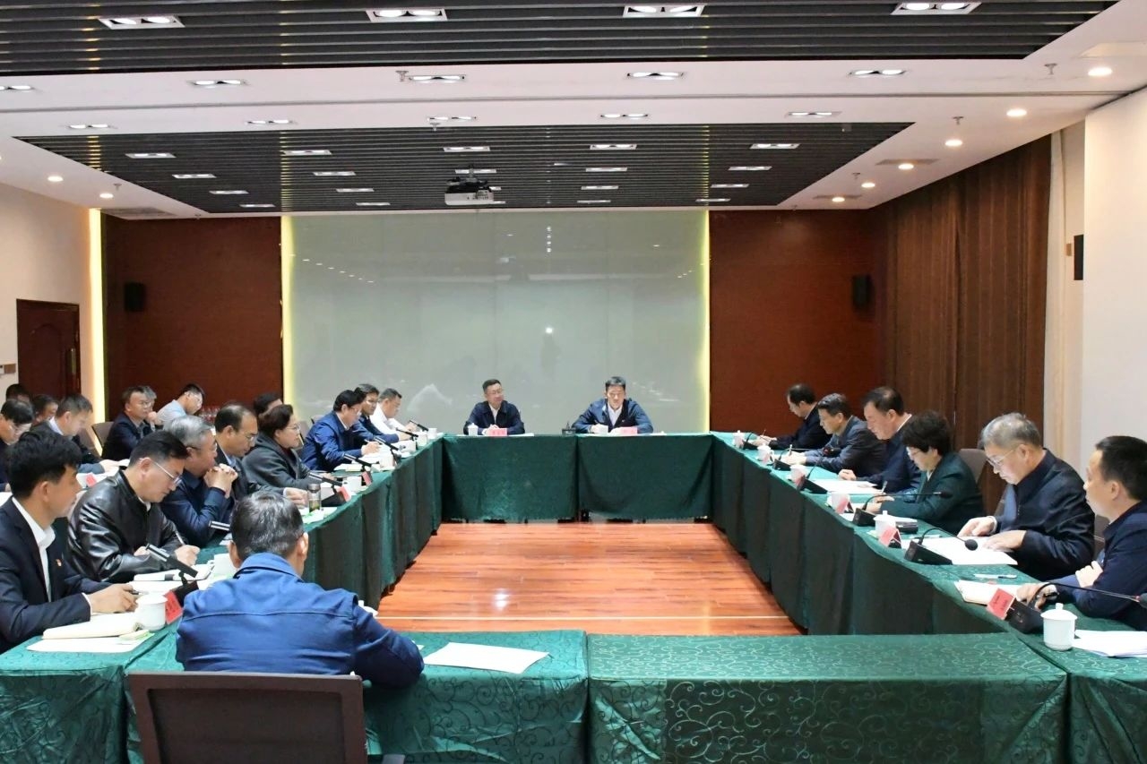 全国人大常委会秘书长刘奇到太仆寺旗调研定点帮扶工作