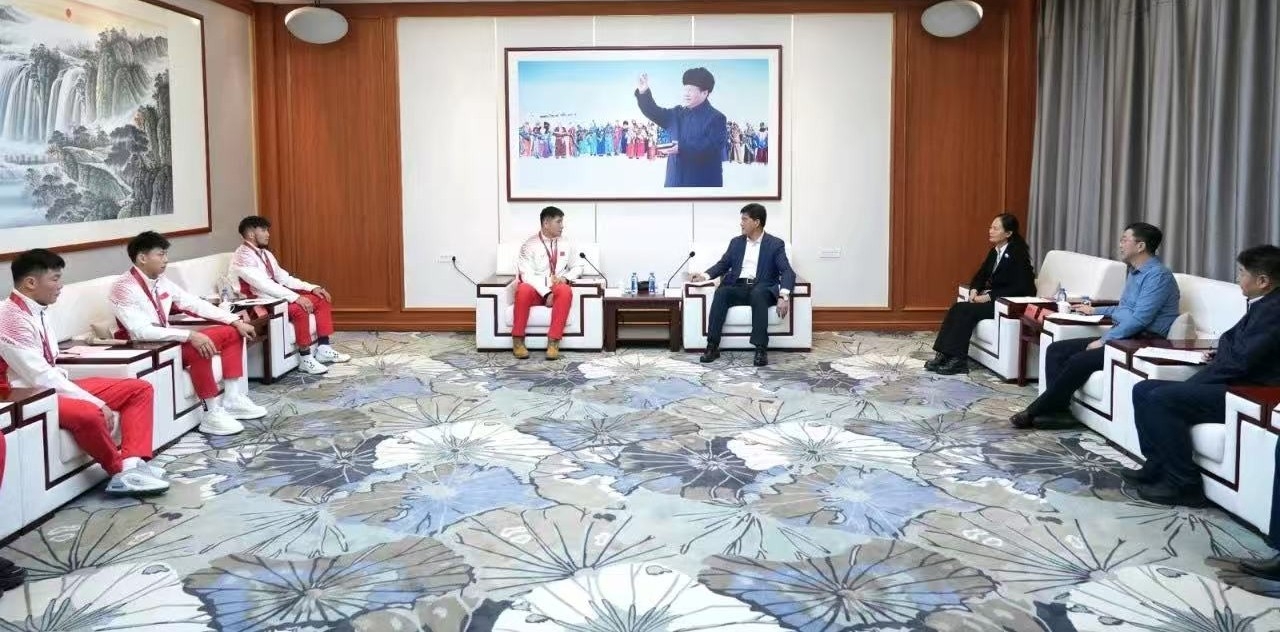 郭玉峰会见第十五届全国运动会锡林郭勒盟籍参赛运动员代表
